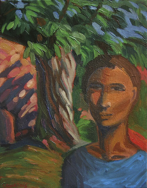 Portrait de garçon dans un jardin