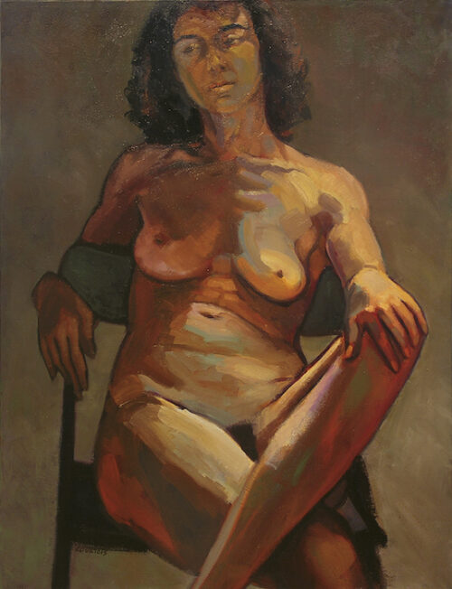 Grand nu grand nu féminin contrasté sur fond gris chaud