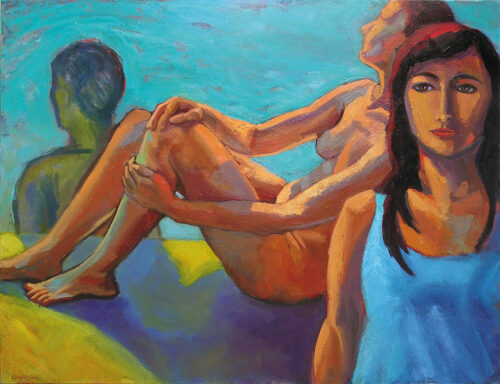 L'été femme nue assise et fille tee-shirt bleu devant une piscine