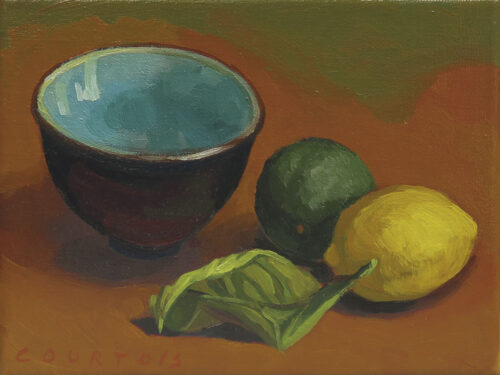 Bol bleu et 2 citrons Deux citrons et une feuille sur fond ocre avec un bol bleu